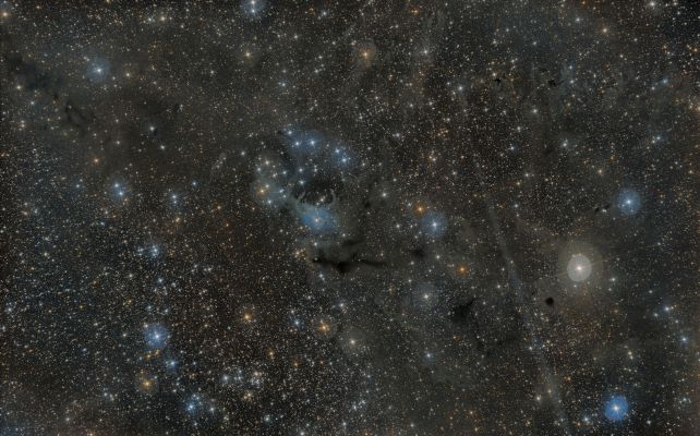  NGC 225 und Umgebung