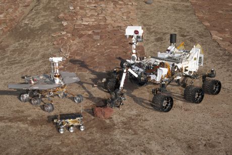 Abbildung 2: Modelle der ersten NASA-Marsrover im Größenvergleich mit Spirit, Sojourner und Curiosity