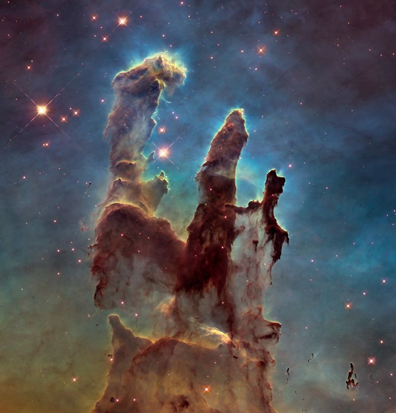 Abbildung: weltweit bekannt gewordenes Foto eines Sternentstehungsgebietes im Sternbild „Adler“ mit dem Titel „Pillars of Creation“, aufgenommen vom Hubble Space Telescope der NASA