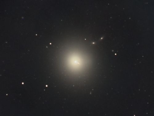 M87, die elliptische Galaxie im Virgo-Haufen