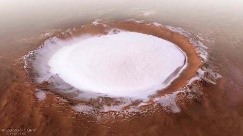 Abbildung 2: Satellitenbild des Korolev-Kraters, Mars. Ein markantes Merkmal ist die Eisschicht in seinem Inneren