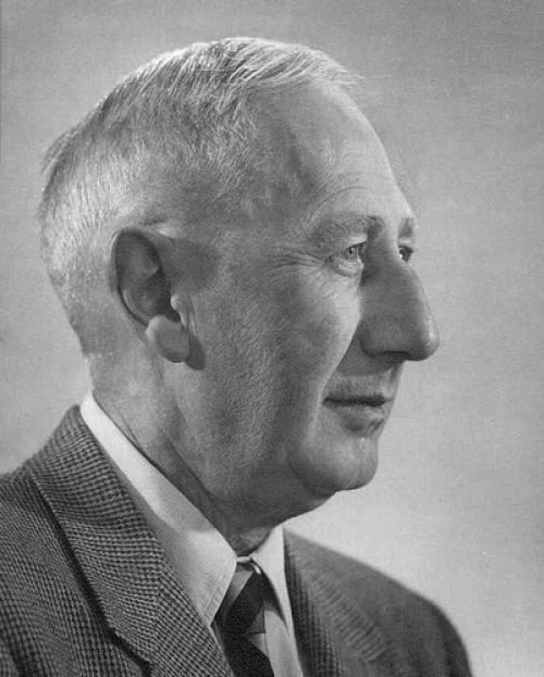 Dr. Walter Baade (1893-1960) am 1m-Spiegel (© Hamburger Sternwarte)